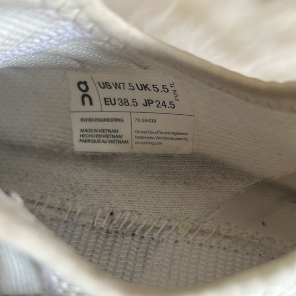 WMNS On Running CloudEasy Sneakers Sz 7.5 - Picture 5 of 5